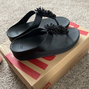 Fitflop Fino Bead Pompom black sandals